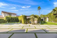 12Bedrooms- 9 en-Suite’s, 2 Pools, Tennis, Pickleball, Basketball, Sauna & Steam