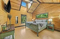 Family Retreat, 3 King Suites, Wine, Playground, Hot Tub, Fire Pit, Private!
