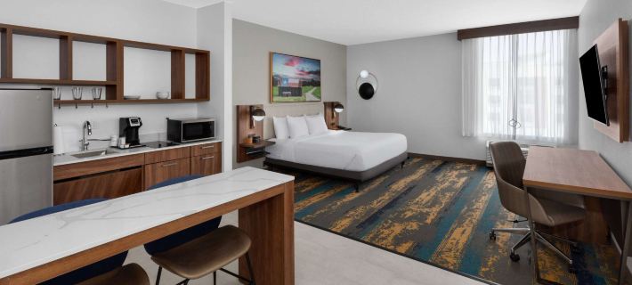 La Quinta Inn & Suites by Wyndham San Antonio at the RIM ベアのホテル