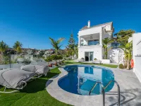 All About Villa Estrella de Oro Hotels in Benahavis