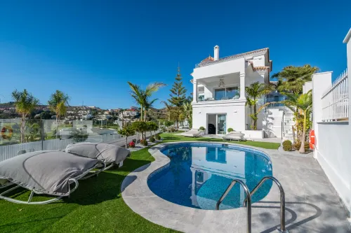 All About Villa Estrella de Oro - 4-Sterne