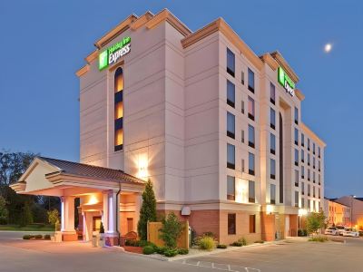 Holiday Inn BLOOMINGTON-UNIVERSITY AREA by IHG