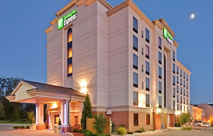 Holiday Inn BLOOMINGTON-UNIVERSITY AREA by IHG