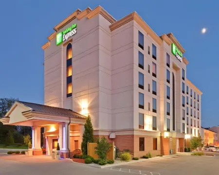Holiday Inn BLOOMINGTON-UNIVERSITY AREA by IHG Hotels in Bloomington