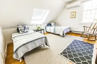Charming Saltbox near Town/Beach - AC and Linens View calendar