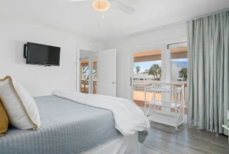 Island Retreat -  Beautiful Key Allegro Canal Home - Kayaks Available for Guest