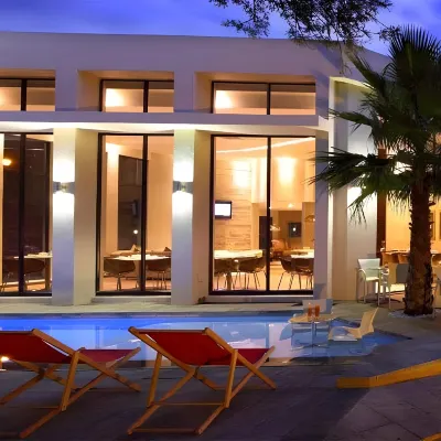 The Lakes Boutique Lodge Hotels near The Willows