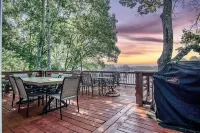 Amazing Views, Huge Game Room, Dock, Deck, Sleeps 16, Free Kayaks!