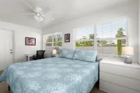The Shore House! 1 Block to Beach and Dining