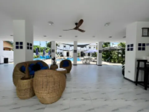 Squares Beachside Apartments