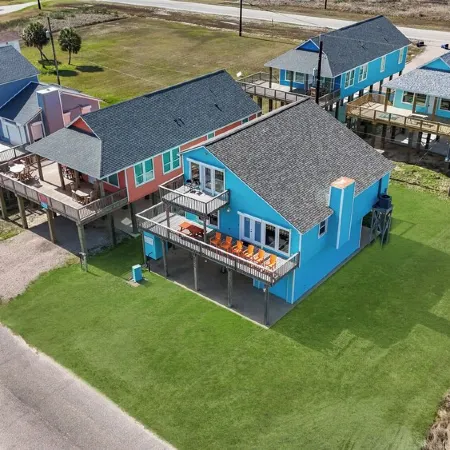 Spacious Coastal Escape + 3 King Ensuites + Bunkroom Ensuite + Beach Gear