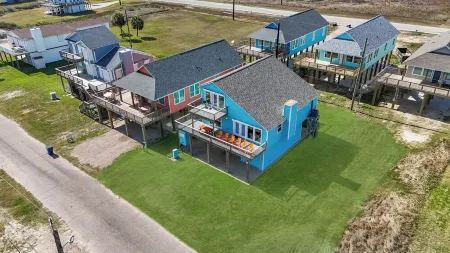 Spacious Coastal Escape + 4 Ensuite Bedrooms + Beach Gear + BBQ