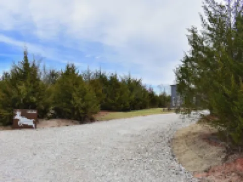 WhiteTail Cabin with Shuffleboard, Fireplace, WiFi, South of Norman Hotels in McClain County