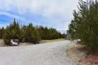 WhiteTail Cabin with Shuffleboard, Fireplace, WiFi, South of Norman