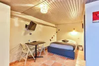 Gite - Studios Marie Barrault Hotels in Sainte-Cécile