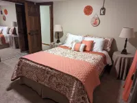 The Lazy Cat Lodge - Hot Tub - Fire Pit