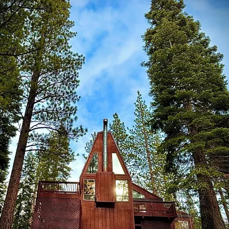 Luxury 3Br Northstar Cabin • Creekside • 3-Min Shuttle to Lifts • Hot Tub •  Ski
