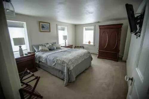 Escape to Center Valley's 3-bedroom vacation home, 13 min to Dorney Park