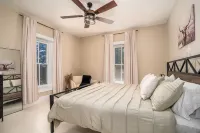 Peaceful Country Hideaway on the Edge of Lawrence - Minutes to Mass Street!