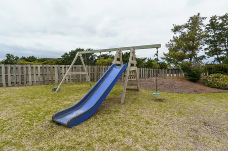 Atlantic Beach Escape: 3Br Condo with Private Beach Access — Walk to the Beach!