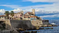 Casalionelantibes : Large Apartment with AC, King-Size Bed, Garden and Parking