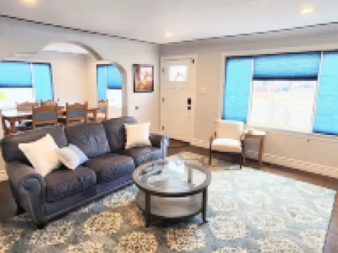 Spacious and Historic 4-bedroom House, Steps from Olde Town Arvada Hotels in Arvada