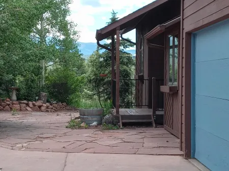 Convenient Locale in the Heart of Divide w/ Magnificent Views, multi decks, BBQ Отели в г. Дивайд