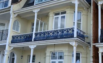 Lazy Waves Boutique B&B