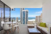 Holiday Holiday Circle on Cavill Apartments