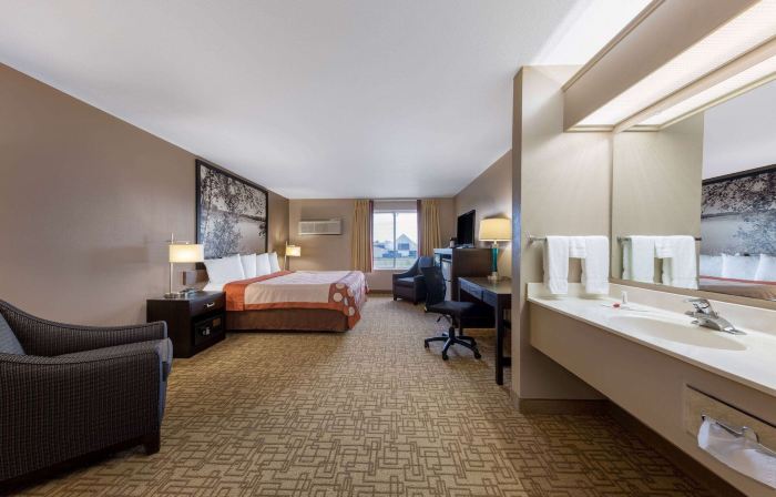 Super 8 by Wyndham Jackson MN
