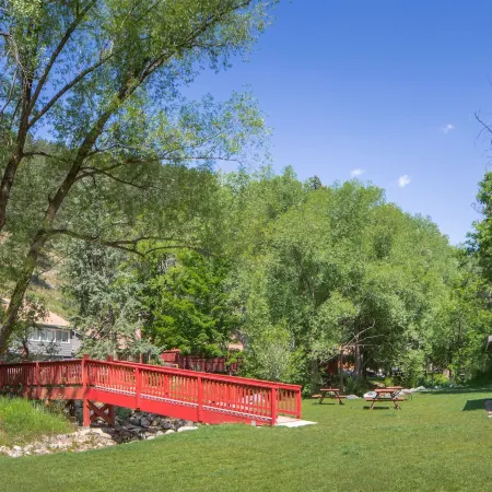 A-Lodge Boulder Отели рядом с достопримечательностью «Университет Наропы»