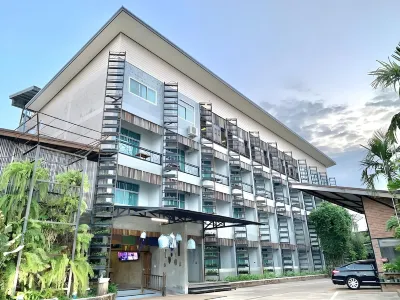 Hug Sakonnakhon Hotels near Wat Nong Phai
