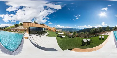 Tratterhof Mountain Sky Hotel