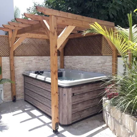Villa - Sleeps 6 Free Parking & Heated Pool