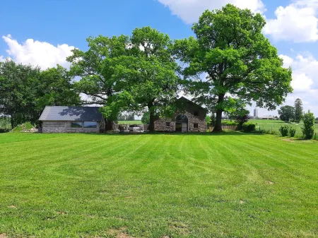 Wonderful Holiday Home in Gouvy with Hot Tub Отели в г. Гуви