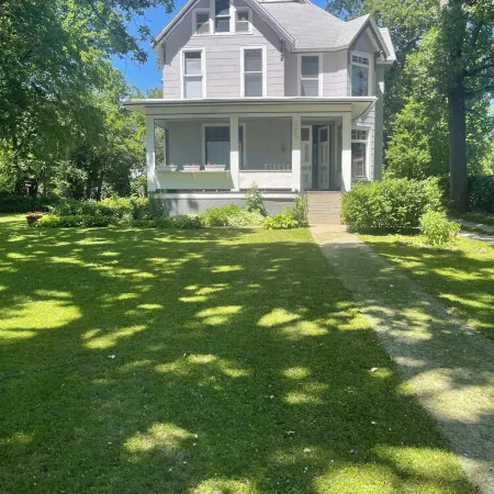 2-bedroom 19th centry Victorian apartment Des Moines with AC, WiFi