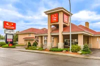 Econo Lodge Inn & Suites - parking