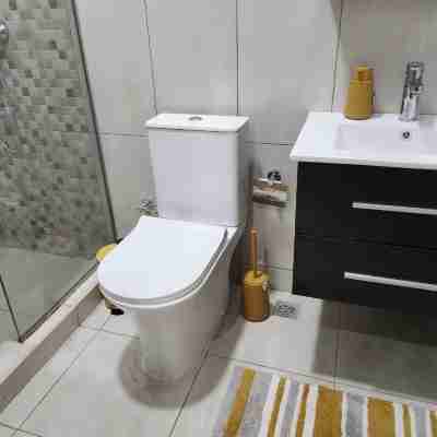 Spacious Luxury 3Bed Hse in Tema Netflix Rooms