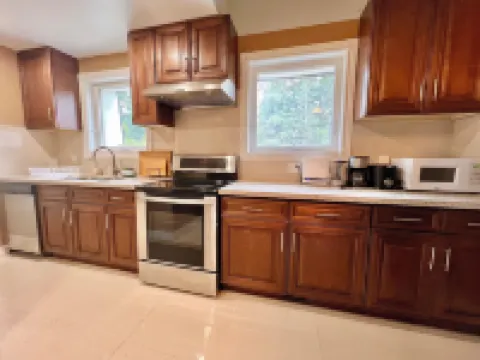 Cozy Home Near Transit & Hillcrest Mall with Free Parking Hotels in 