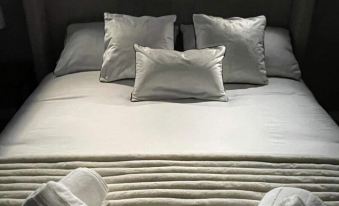 3 Bed House - Sleeps 5 - Garden - Parking - Wifi