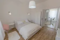 Captain Emo City Apartments