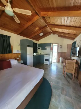 Lani's Holiday Island Отели в г. Тиона