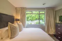 Riverview Retreat Holiday Home by MajorDomo