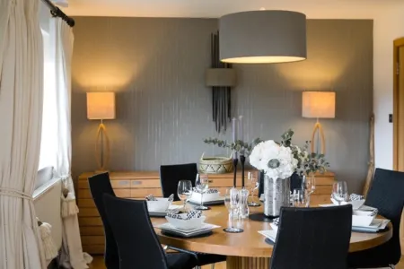 Oaktree Lodge - Luxury Cottage, Hot Tub, Sea Views