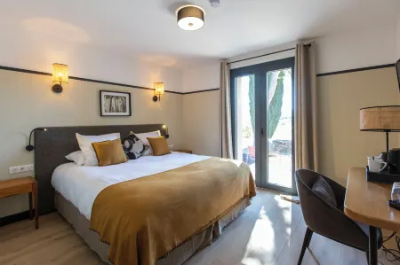 Les Villas du Château de Lastours Отели в г. Сижан