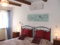 Blue House Near Bagnoregio-Overlooking the Umbrian Mountains and Tiber Valley Hotels in Bagnoregio