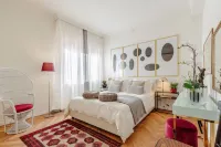 Graziella, Luxury Apartment 2 Bedrooms, Terrace and Private Parking Downtown Lucca Hoteller i Mugnano