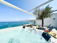 Skipper Beachfront Suites - Hot Tub