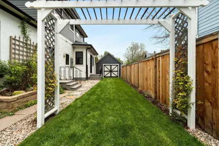 Lola House! Cozy Comfort, Prime Old Town Location