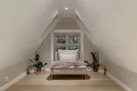 Arctic Homes - Premium Retreat - 2 Baths - Mountain view